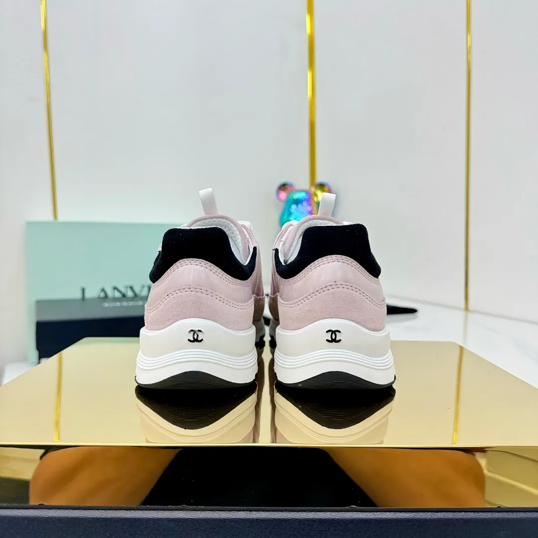 👟👟Ex-factory price 600👟👟High quality! ! ! CHANEL Chanel 25A latest thick-soled casual sports shoes. The counter is synchronized. The counter is very popular. It is a shoe that is very difficult to buy. The most popular thick-soled casual shoes on the Internet. As you can imagine, the most popular thick-soled casual shoes can not be missed. It has both good looks and comfort. Simple and versatile. The thick sole increases the height and is super versatile. Whoever wears it will look better. Upper: cowhide stitching. Lining: breathable mesh. Outsole: TPU original outsole. Size: 35-41 👉